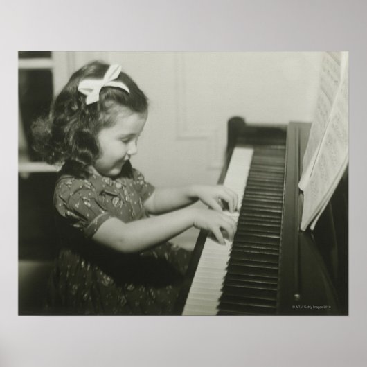 Girl Pplay Piano Poster (Voorkant)
