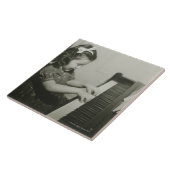 Girl Pplay Piano Tegeltje (Zijkant)