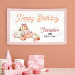 Girl Pumpkin Patch Bows Happy Birthday Party Spandoek<br><div class="desc">Deze charmante verjaardagsbanner voor pompoenpatches is voorzien van een heerlijke mix van oranje,  witte en roze pompoenen,  versierd met lieve kleine strikjes. Zeg "Happy Birthday" tegen het verjaardagsmeisje met dit spandoek,  ideaal voor de verjaardagsviering van de herfst van een jong meisje.</div>