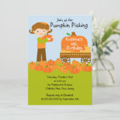 Girl Pumpkin Picking Birthday Party Kaart (Staand voorkant)