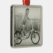Girl Riding Bicycle Metalen Ornament (Rechts)