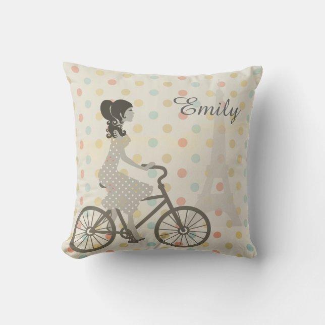 Girl Riding Bike in Paris Polka Dot Personalized Buitenkussen (Voorkant)