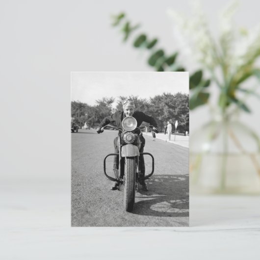 Girl Riding Motorcycle, 1937 Briefkaart (Staand voorkant)