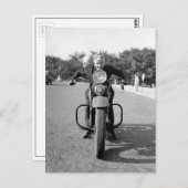 Girl Riding Motorcycle, 1937 Briefkaart (Voorkant / Achterkant)