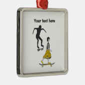 Girl skateboarding metalen ornament (Rechts)