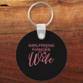 Girlfriend Fiancée Wife, Married Engagement Weddin Sleutelhanger (Voorkant)