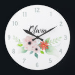 Girls Cute Floral Waterverf Flowers en Name Kinder Grote Klok<br><div class="desc">Dit elegante en moderne bloem-klokontwerp kenmerkt schattige waterverf bloemen en biedt ruimte om je meisjesnaam in een handgeschreven lettertype te schrijven. Een perfecte aanvulling op je kleine kamer of kinderkamer.</div>