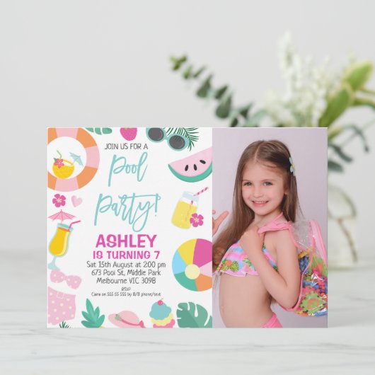 Girls Photo Summer Pool Birthday Uitnodiging (Staand voorkant)