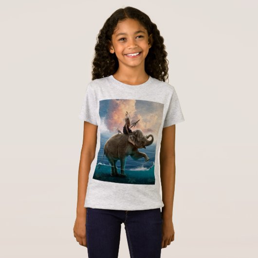 Girl's shirt with elephant design in the sea (Voorkant volledig)