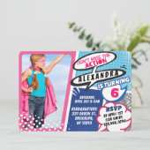 Girl's superheld Comic Photo Birthday Invitation Kaart (Staand voorkant)