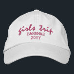 Girls Trip Modern Script Typografie Persoonlijk Geborduurde Pet<br><div class="desc">Girls Trip Modern Script Typografie Persoonlijke Geborduurde Honkbalpet heeft de eenvoudige moderne geborduurde tekst "Girls Trip" met uw persoonlijke locatie en datum of jaar. Perfect voor je volgende meidenreis. Gemaakt door Evco Studio www.zazzle.com/store/evcostudio</div>