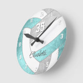 girly aqua gray gepersonaliseerde volleybal ronde klok (Hoek)