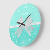 Girly Aqua Turquoise Damask White Ribbon met naam Grote Klok (Hoek)