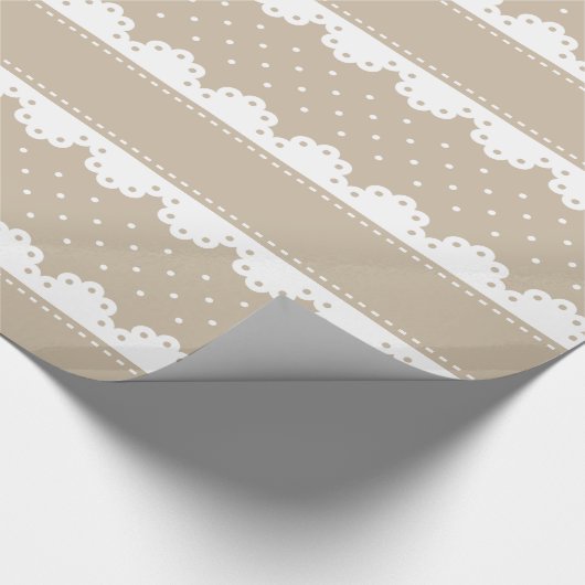 Girly Beige and White Polka Dot Lace Pattern Cadeaupapier (Hoek)