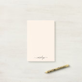 Girly Beige Monogram Modern Script Gepersonaliseer Post-it® Notes (Op bureau)