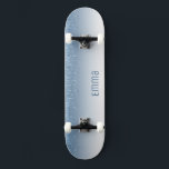 Girly blauw Glitter Skateboard met Naam<br><div class="desc">Pas dit aangepaste roze faux glitter skateboard-dek eenvoudig aan. Maak dit skateboard uw door jouw tekst toe te voegen. Als u toegang wilt krijgen tot geavanceerde bewerkingsgereedschappen, gaat u naar "Deze sjabloon aanpassen" en klikt u op "Details", scrolt u naar beneden en drukt u op de link "Klik om verder...</div>