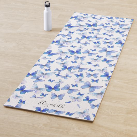Girly Blue Pastel Butterflies Aangepaste naam Yogamat (In situ)
