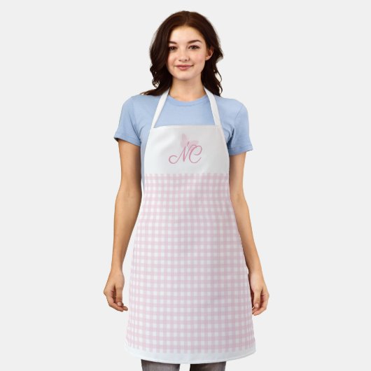 Girly Blush Pink Butterfly Monogram Gingham contro Schort (Gedragen)