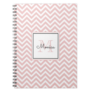 Girly Blush Pink Chevron Pattern met Monogram Notitieboek