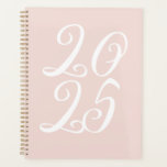Girly blush roze aangepast script jaar typografie planner<br><div class="desc">Meisjes gooien roze en wit aangepast script jaar typografie schattige stijlvolle elegante Planner. Volledig klantgerichte witte manuscripttekst,  stompe roze stevige vlakke achtergrond. U kunt het met uw initialen,  monogram,  jaar,  enz. personaliseren of enkel de tekst schrappen,  en de wazige roze stevige kleur verlaten.</div>