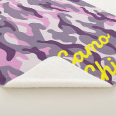 Girly Camouflage Pinks Monogram in Geel | Sherpa Deken (3/4)