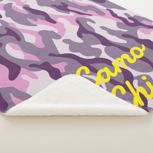 Girly Camouflage Pinks Monogram in Geel | Sherpa Deken (3/4)