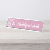 Girly Chevron Pattern met monogram - Roos Roze Bureau Naambordje (Voorkant)