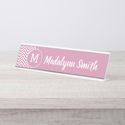 Girly Chevron Pattern met monogram - Roos Roze Bureau Naambordje (Voorkant)
