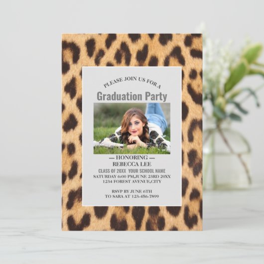Girly Chic Leopard Print Afstudeerfeest Kaart (Staand voorkant)