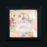 Girly Chic Waterverf Floral Unicorn gepersonalisee Cadeaudoosje<br><div class="desc">Dit moderne ontwerp heeft een eenhoorn met een kroon van waterverf bloemen. Gepersonaliseerd met jouw naam door de tekst in het verstrekte tekstvakje uit te geven. #unicorns #unicorn #unicornparty #unicornlove #unicornsarereal #unicornlover #unicornlife #unicornlovers #love #unicornspd #unicorndens #unicorndromen #unicornvibes #unicornstyle #loveunicorngirl #unicorngirl #unicorngoomagoomagie #small business #iloveunicornornns #unicornornns #unicornors #unicornts #unicornrs #unicornrs...</div>