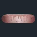 Girly Cool Pink Rose Gold Glitter Sparkle Drips Persoonlijk Skateboard<br><div class="desc">Girly Cool Pink Rose Gold Glitter Sparkle Drips Skateboard met faux glitter drips en uw persoonlijke naam. Makkelijk aan te passen en perfect voor uw glitter esthetiek.</div>