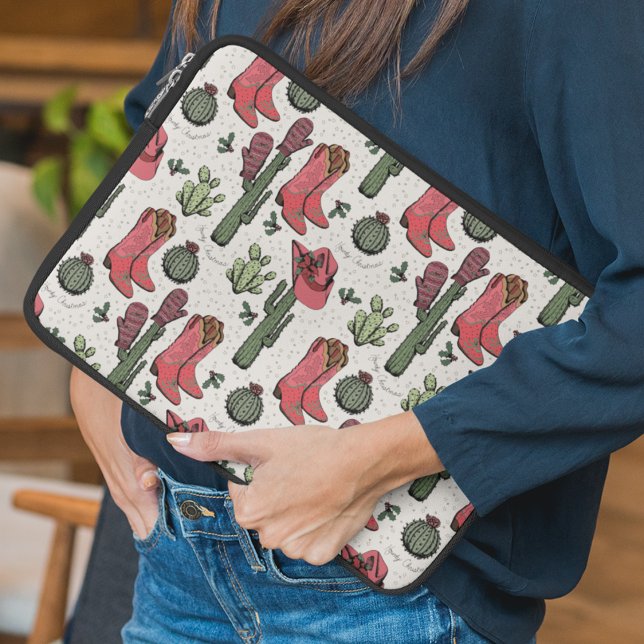 Girly Country Cowgirl Kerst roze en groen Laptop Sleeve (Girly "Howdy Christmas" Country Xmas Cowgirl Boots, Hats, Mittens, Cactus. Hand-Drawn in Black Ink.)