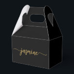 Girly Eenvoudig Zwart Gouden Monogram Naam Lettert Bedankdoosjes<br><div class="desc">Eenvoudige schone minimalistische meisjesachtige zwarte en gouden monogram naam handtekening script aangepaste persoonlijke favoriete doos. Dit ontwerp met je voornaam in een mooie handgeschreven stijl met zwiepende staart lettertype handtekening typografie (of kalligrafie) in goud op een zwarte achtergrond. Deze stijlvolle vrouwelijke cadeau dozen zijn geweldig om uit te delen, cadeaus,...</div>