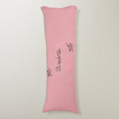 Girly Floral Kalligrafie Naam roze blush rood Lichaamskussen (Voorkant Verticaal)