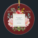 Girly Flowers Baby's Eerste Kerstmis Keramisch Ornament<br><div class="desc">Dit prachtige ornament heeft een mooie roze waterverf-stijl en grijze en groene bladeren op een woedende achtergrond. Een vierkant lijst met faux gouden folie is in het midden, en u kunt zich met de naam van uw baby en om het even welk bericht of jaar personaliseren door de sjabloon te...</div>