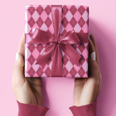 Girly framboos en roze kleine argyle patroon cadeaupapier