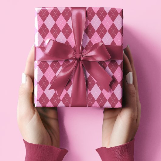 Girly framboos en roze kleine argyle patroon cadeaupapier