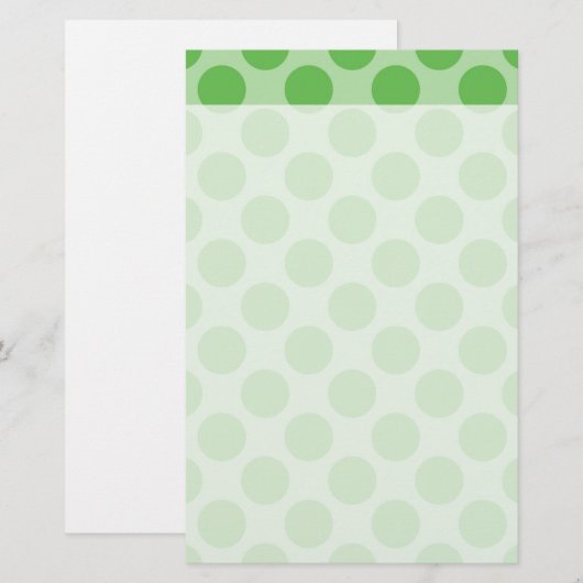 Girly Fun Cute Green Polka Dots Pattern on Green Briefpapier (Voorkant / Achterkant)