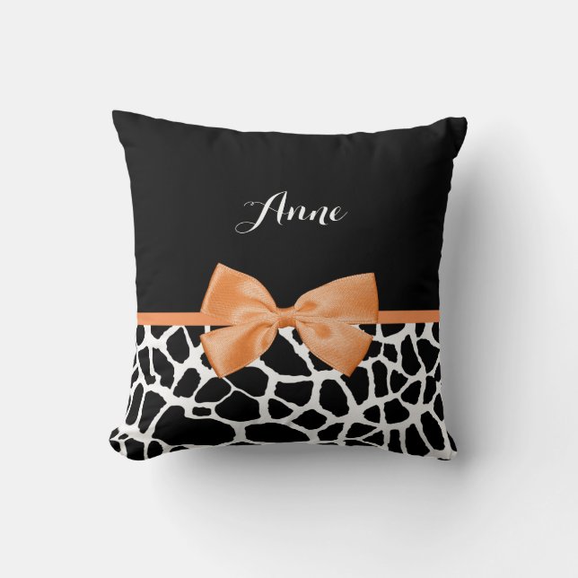 Girly Giraffe print Oranje lintje met naam Kussen (Voorkant)