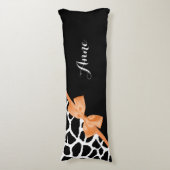 Girly Giraffe print Oranje lintje met naam Lichaamskussen (Voorkant Verticaal)