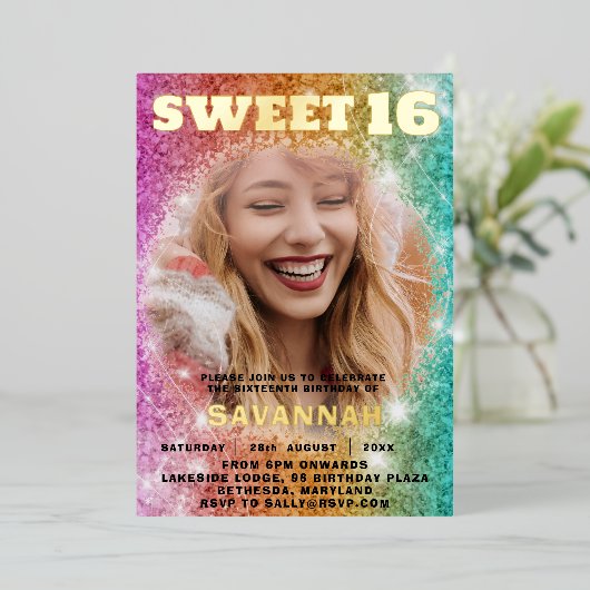 Girly Glitter Kleurrijke Sweet 16 Party Folie Uitnodiging (Staand Voorkant)