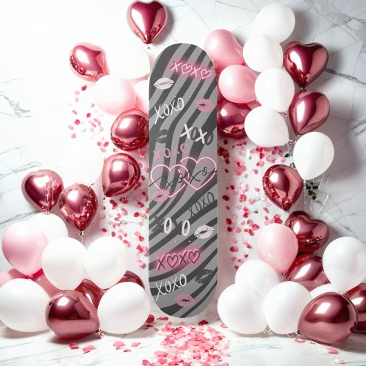 Girly Grey en Roze XOXO Valentijn Skateboard