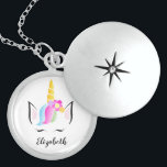 Girly  magical Personalized unicorn Locket Ketting<br><div class="desc">Ze is magisch,  geweldig als een eenhoorn. Herinner haar aan haar schoonheid en genade met dit ketting. Personaliseer met haar naam in een elegante manuscriptdoopvont.
Met mijn regenboogharige eenhoorn,  kroonhoofdillustratie met bloemen en slapende schattige zweepslagen. Een speciaal cadeau voor het bijzondere meisje in je leven.</div>