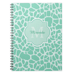 Girly Mint Green Giraffe Print Monogram en naam Notitieboek