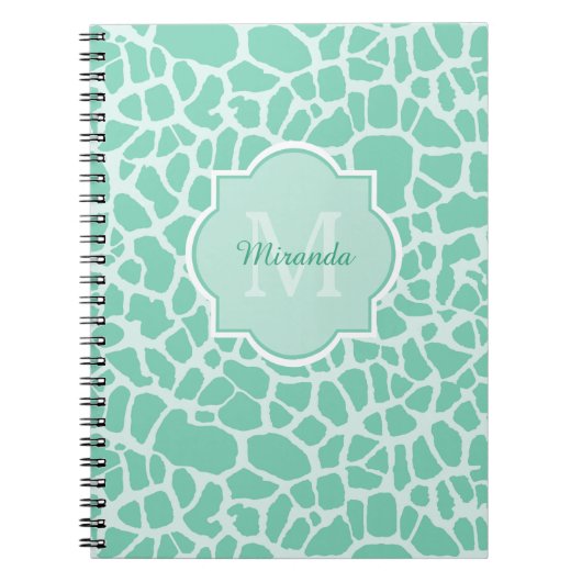 Girly Mint Green Giraffe Print Monogram en naam Notitieboek (Voorkant)
