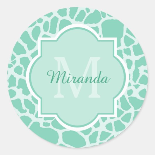Girly Mint Green Giraffe Print Monogram en naam Ronde Sticker (Voorkant)