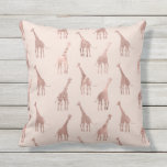Girly Modern Roos Goud Blush Roze Giraffes Buitenkussen<br><div class="desc">Dit patroon is een moderne afbeelding van een klassiek dierenprint patroon. Het beschikt over een faux bedrukt roos gouden folie giraf patroon dat is bedekt met verschillende texturen: glitter, strepen, bling, pailletten, en meer. Het is een meisjesachtige en glamoureuze kijk op een schattige print. Geniet van dit modieuze en stijlvolle...</div>