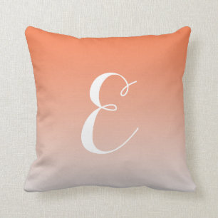 Girly Modern Sinaasappel Ombre Custom Monogram Kussen
