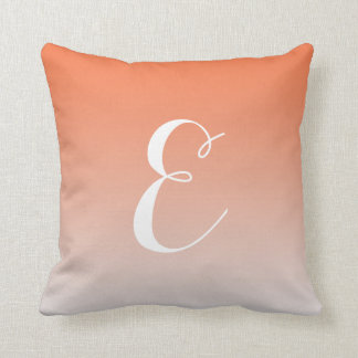 Girly Modern Sinaasappel Ombre Custom Monogram Kussen
