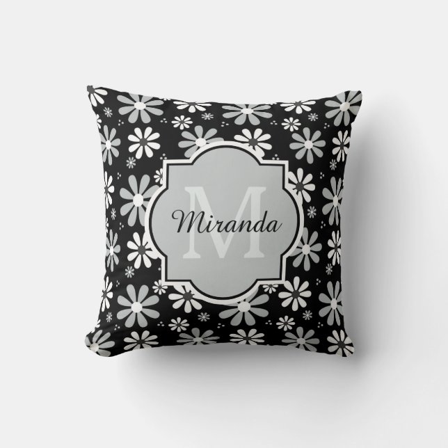 Girly Monogram Black White Daisy Flowers met naam Kussen (Voorkant)